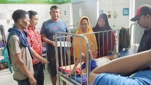 Sejumlah Tokoh Etnis Tionghoa Labuhanbatu Kunjungi Bocah Penderita Jantung Bocor