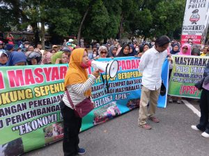 Ratusan Masyarakat Pulo Padang Gelar Aksi Damai Mendukung Kinerja Pihak Kepolisian
