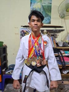 Raih Juara 1 Rouin Romito Lumban Gaol, Atlit Karateka di POPKAB Deli Serdang