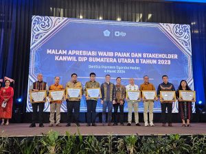 Dirjen Pajak Berikan Penghargaan Kepada Pemkab Taput