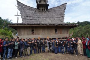 Bupati Pakpak Bharat Hadiri Acara “Mendomi Sopo Jojong Sipitu Marga Solin”