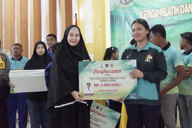 Pemko Tebing Tinggi Berikan Penghargaan Kepada Pelatih dan Atlit PON XXI