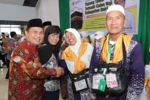 Pj Bupati Surung Charles Bantjin Berangkatkan 19 Jamaah Calon Haji Asal Dairi 