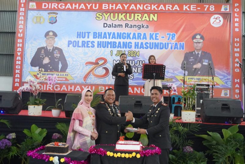 Karutan Humbahas Beserta Jajaran Hadiri HUT Bhayangkara Ke-78 di Polres Humbahas