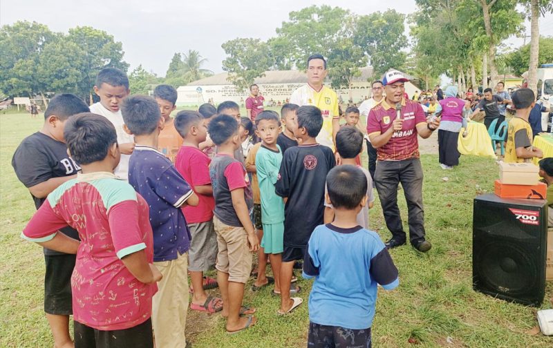 Kepedulian Panitia Turnamen Sepakbola, Edi Saputra : Pemberian Sepatu Bola untuk Anak Yatim