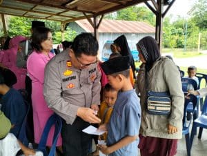 Jum’at Berkah, Polsek Aek Natas Salurkan Bantuan Sosial kepada Anak Yatim Piatu