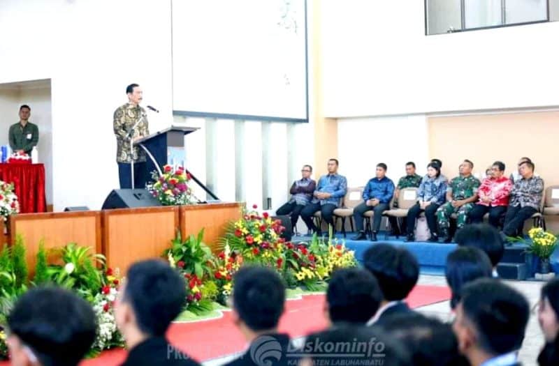 Mewakili Pit Bupati, Kadiskominfo Hadiri Acara Wisuda dan Pengukuhan Siswa Baru SMA Unggul Del