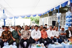 Bupati Samosir Vandiko Gultom Gunting Pita Resmikan BUMDesma Marsada Tahi 