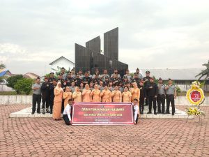 Memperingati Hari Pengayoman Ke-79: Lapas dan Dharma Wanita Tebing Tinggi Gelar Ziarah dan Tabur Bunga di TMP