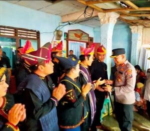 Kapolres Pakpak Bharat Kunjungi Rumah Duka Tokoh Masyarakat Desa Ulu Merah