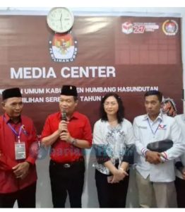 Oloan- Rebekka Resmi Mendaftar ke KPU, Paslon Bupati dan Wabup Humbahas