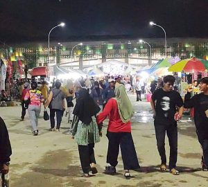 Tiket Penutupan PON 2024 Dibandrol 150 Ribu, Calo Gentayangan di Sekitar Stadion Utama Sumut