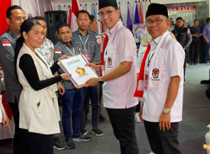 Paslon Rico Waas-Zakiyuddin Harahap Jadi Pendaftar Pertama di KPU Medan