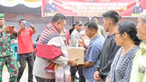 Kapolda Sumut Berikan Seribuan Paket Sembako Bakti Sosial Bagi Masyarakat Simanindo