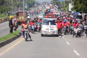 Warga Selambo Kembali Demo dan Bawa Ambulan ke Poldasu