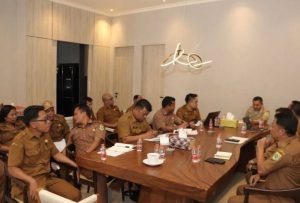 Bupati Pakpak Bharat Pimpin Rapat Terbatas dengan Dinas Pendidikan: Fokus pada Peningkatan Mutu Pendidikan