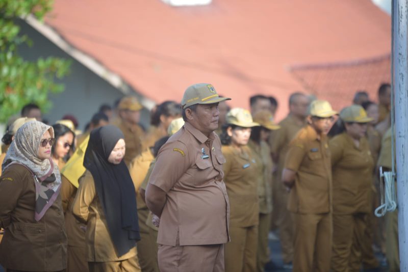 Segenap ASN Kabupaten Pakpak Bharat Mengikuti Apel dan Upacara Bendera
