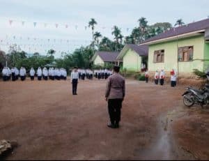 Kapolsek Sukaramai AKP Sukanto Berutu Menjadi Pembina Upacara di MTsS Sukaramai