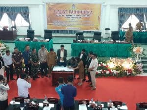 DPRD Toba Tetapkan Effendi Napitupulu dan Audi Murphy Sitorus Sebagai Bupati dan Wakil Bupati Terpilih