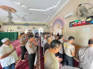 Tiga Anggota Polri Gugur Dalam Tugas, Polres Labuhanbatu dan Masyarakat Gelar Shalat Ghaib