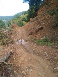Akses Jalan Desa Alur Subur Kembali Bisa Dilintasi Setelah Terkena Bencana Longsor