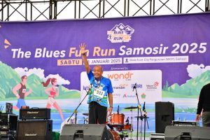 Bupati Samosir dan Martin Manurung Ikuti Fun Run Samosir 2025 Bersama Ribuan Runner