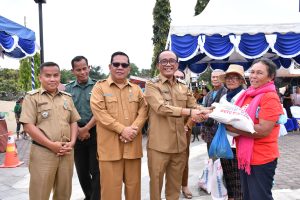 Warga Pangururan Antusias, Serbu Gerakan Pangan Murah di Taman Sitolu Hae Horbo