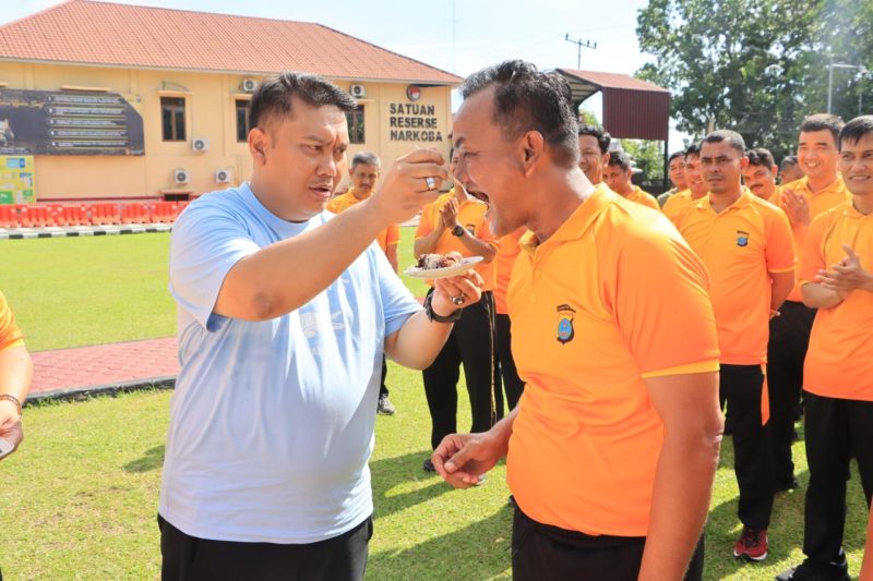 Polres Labuhanbatu Gelar Syukuran dan Rayakan Ulang Tahun Personel Kelahiran April