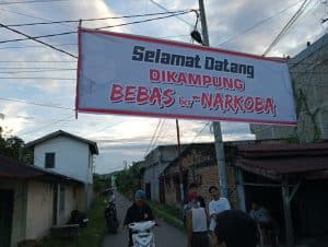 Warga Bina Insan Tegaskan Komitmen Tolak Narkoba Lewat Spanduk Kampung Bebas Narkoba