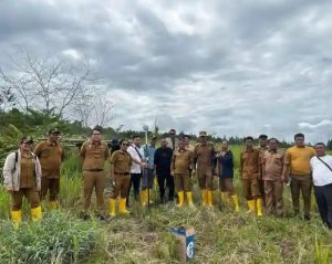 Tim Pemkab Pakpak Bharat Lakukan Pengukuran dan Pematokan Lahan Pembangunan SR