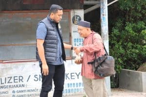 Jum’at Berkah, Sat Reskrim Polres Labuhanbatu Bagikan Sembako untuk Abang Becak dan Tunawisma