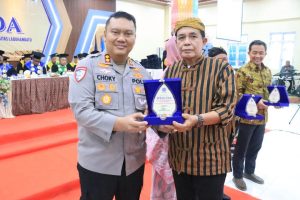 Kapolres AKBP Choky Sentosa Meliala Hadiri Wisuda Sarjana dan Pascasarjana Universitas Labuhanbatu 2025