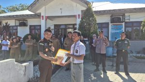 Kejari Samosir Gelar Kegiatan Jaksa Masuk Sekolah di SMA Negeri 1 Ronggur Nihuta
