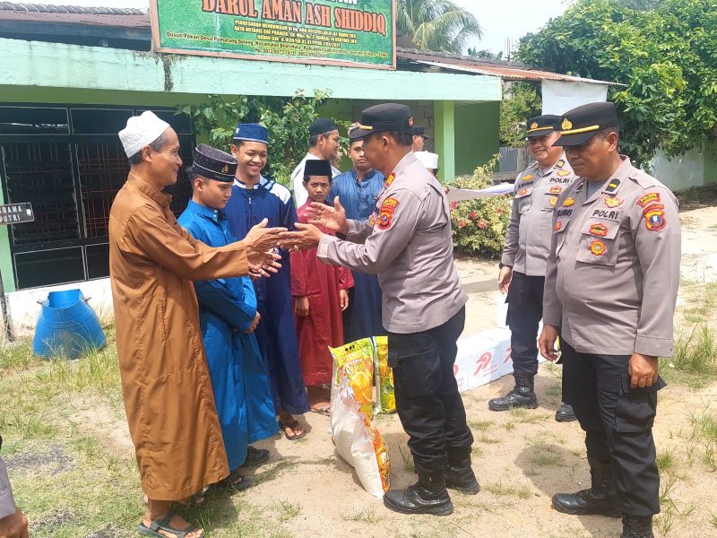 Polsek Bilah Hulu Salurkan Bantuan Sembako ke Pondok Pesantren dalam Rangka Menyambut HUT Bhayangkara ke-79