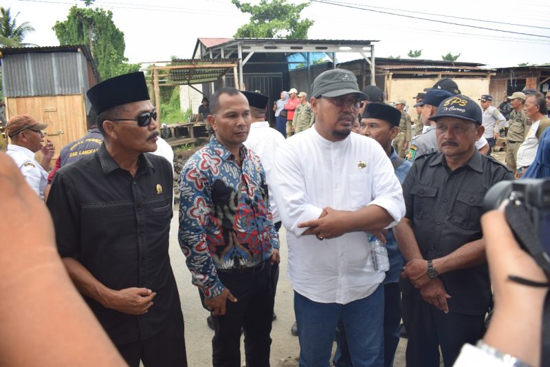  Tertibkan Kios Liar, Pemkab Langkat Tertibkan Pedagang di Luar Pasar Tanjung Pura