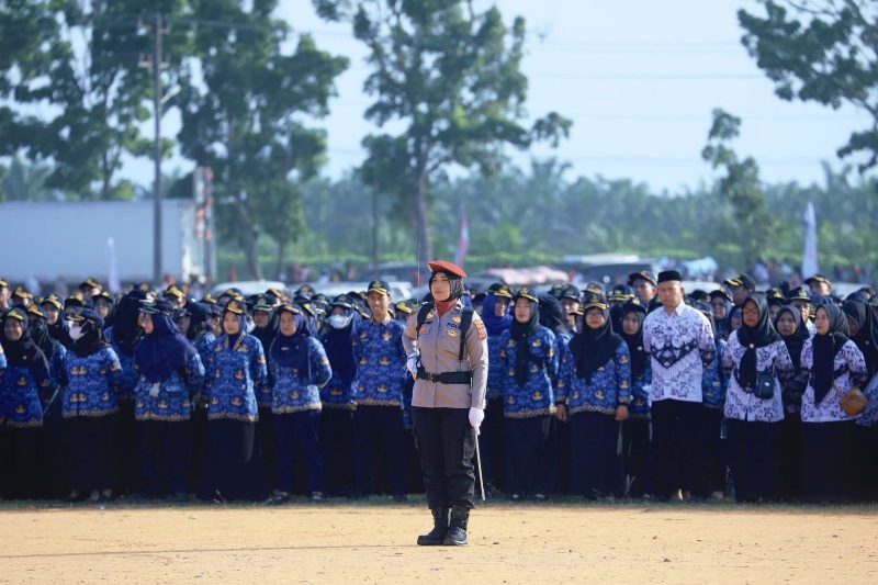 Polwan Pertama Pimpin Upacara HUT ke-80 RI di Labura
