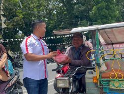 Satres Narkoba Labuhanbatu Gelar Jumat Berkah, Bagikan Nasi Kotak ke Warga