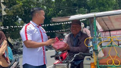 Satres Narkoba Labuhanbatu Gelar Jumat Berkah, Bagikan Nasi Kotak ke Warga