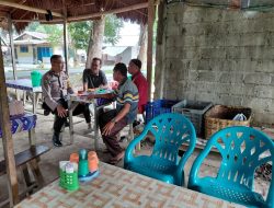 Polisi Dekatkan Diri ke Warga, Bhabinkamtibmas Stabat Sampaikan Pesan Kamtibmas