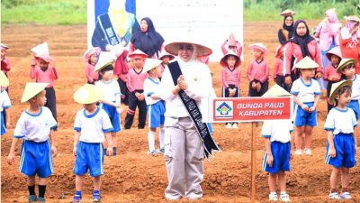 Bunda PAUD Labuhanbatu Ajak Anak Usia Dini Menanam untuk Ketahanan Pangan