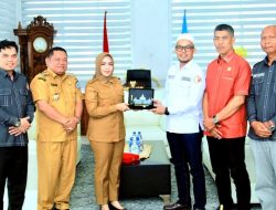 Bupati Maya Hasmita Tegaskan Pentingnya Sinkronisasi Data Penduduk dalam Kunjungan Bawaslu Labuhanbatu