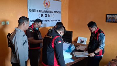 Kejari Humbang Hasundutan Geledah Disparpora dan Kantor KONI, Telusuri Dugaan Korupsi Dana Olahraga