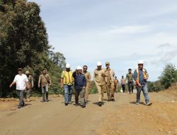 Bupati Franc Tumanggor Tinjau Pengerjaan Jalan Penghubung Pakpak Bharat–Dairi