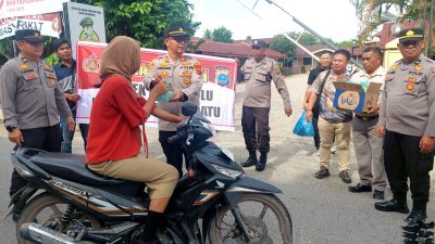 Jumat Berkah, Polsek Bilah Hulu Tebar Kebaikan Lewat Aksi Berbagi Makanan