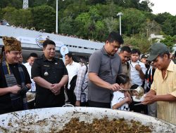 Gubsu dan Bupati se-Kawasan Danau Toba Hadiri “Mangan Baggal” di Pantai Bebas Parapat