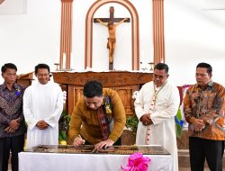 Bupati Samosir dan Uskup Agung Medan Resmikan Gereja Kristus Raja Sangkal
