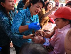 Ketua TP PKK Samosir Ajak Masyarakat Lengkapi Imunisasi Anak di Pekan Imunisasi Dunia 2025