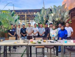 Plt Kajari Madina Jalin Keakraban dengan Wartawan di Café Genta