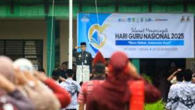 Wali Kota Rico Waas Rayakan Hari Guru di Almamaternya