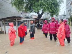 Banjir Rendam Dua Titik, Polres Tebing Tinggi Evakuasi 21 KK